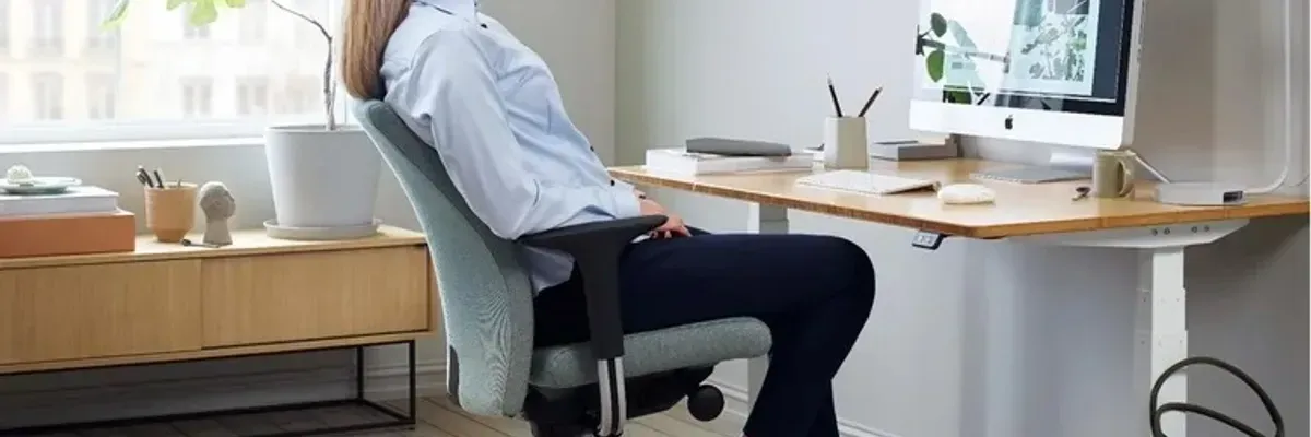 Postavljanje radnog prostora za zdravlje leđa — male promjene, velika razlika